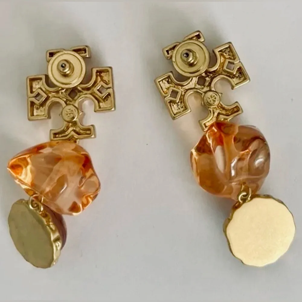 Designers Brands For Customers That Love To Wear Casual and Elegant Accessories;